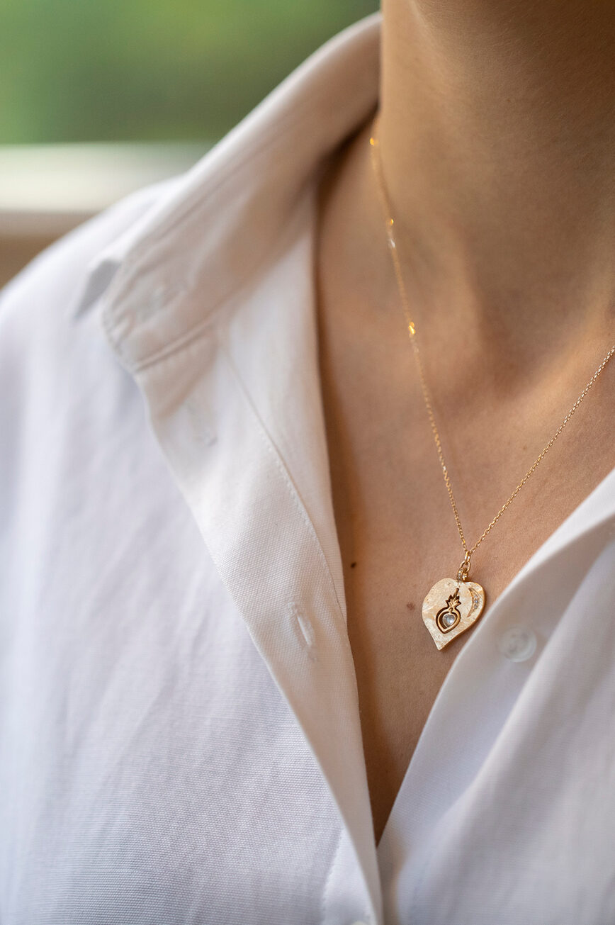 Gold necklace heart medal engraved twin flame dangling moonstone Céline Daoust