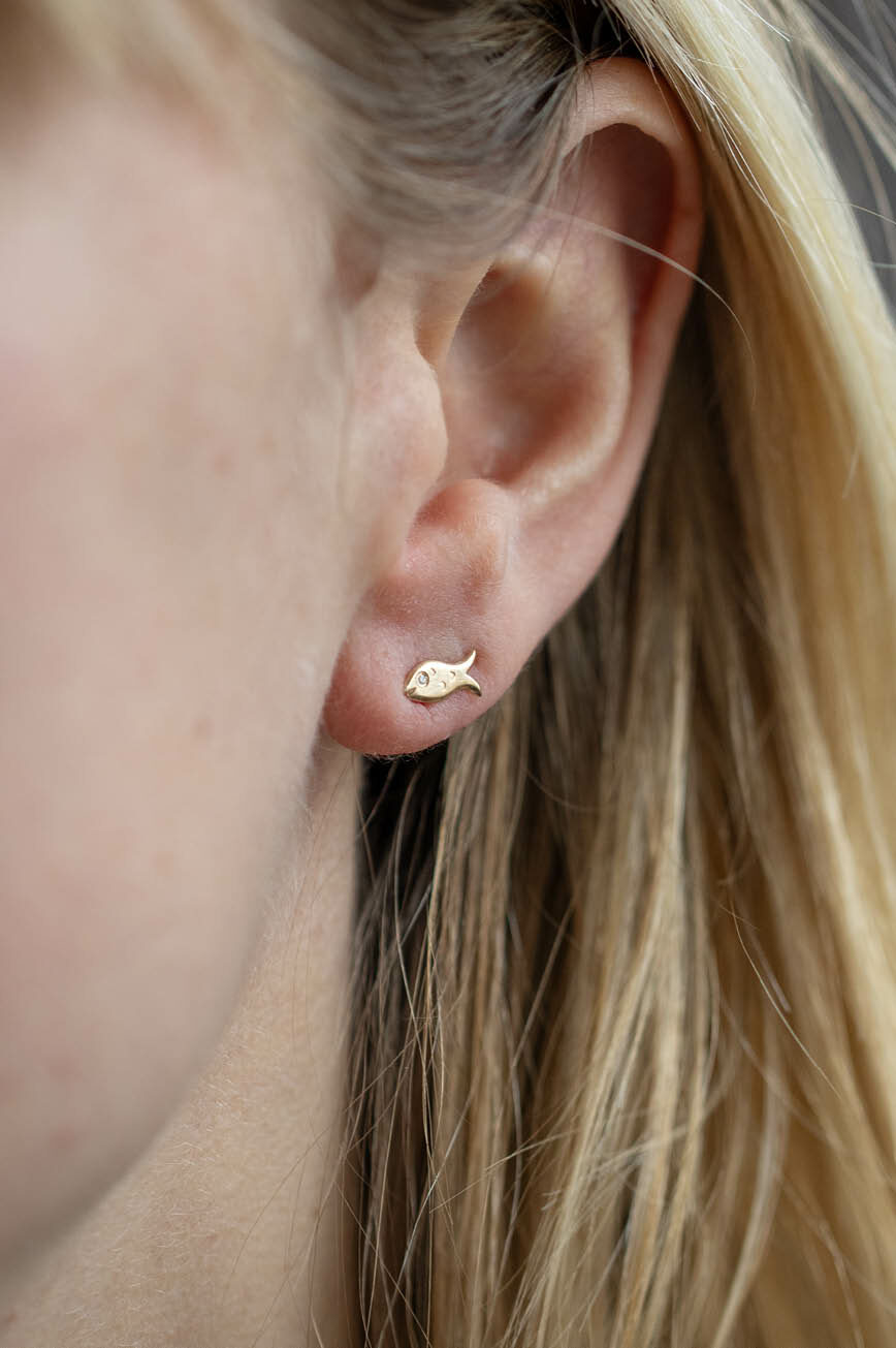 Yellow gold single stud earring sculpted fish motif diamond accent Celine Daoust