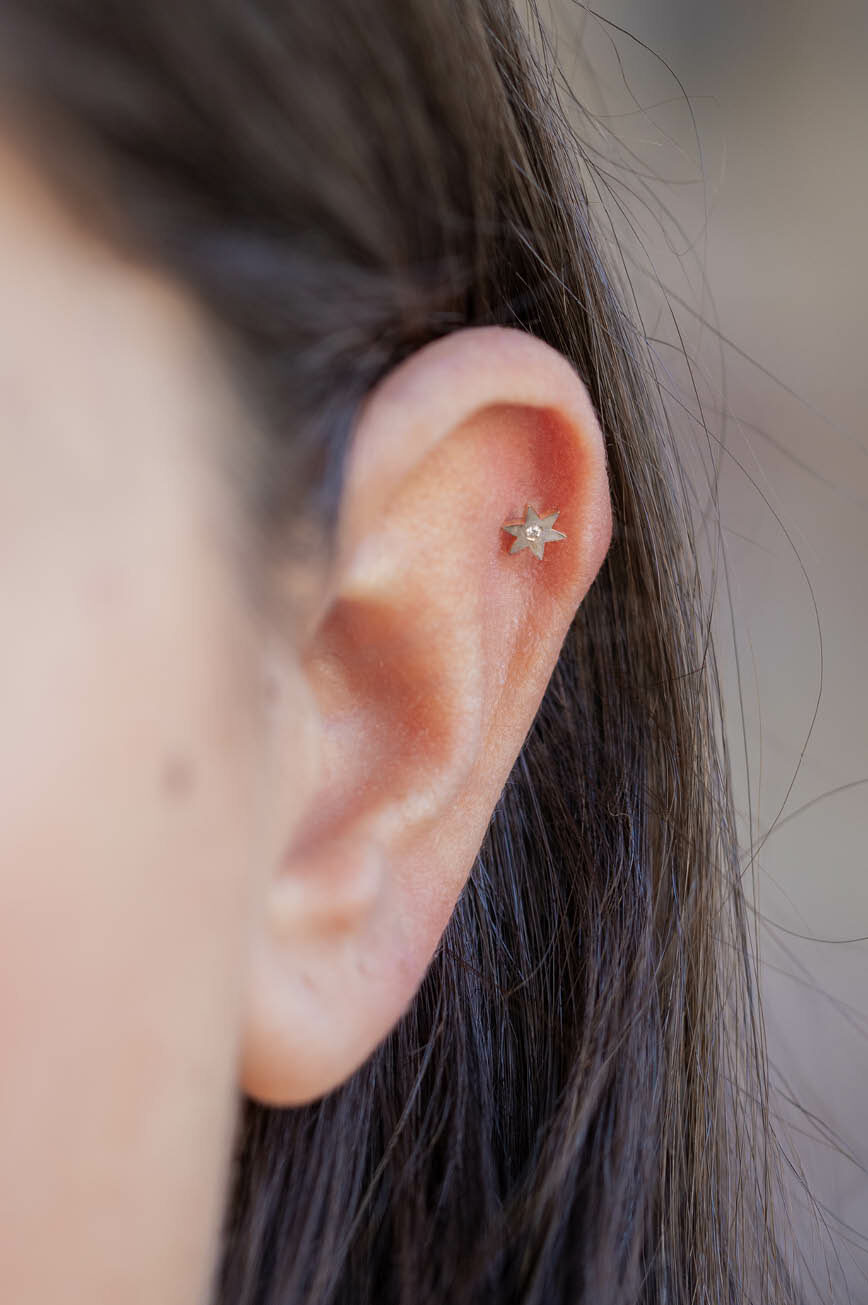 Gold flat back piercing star-shaped diamond stud Celine Daoust