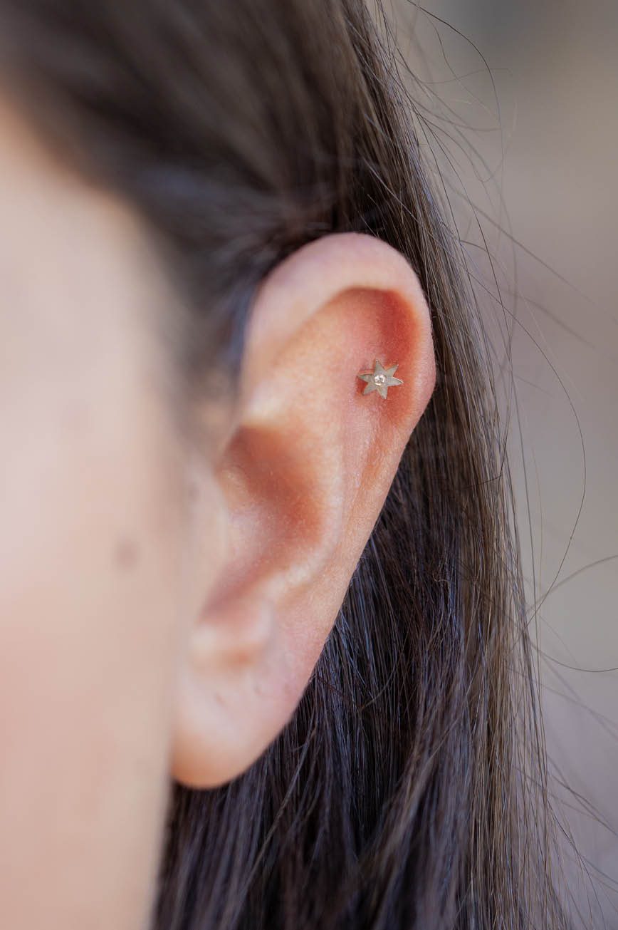 Gold flat back piercing star-shaped diamond stud Celine Daoust