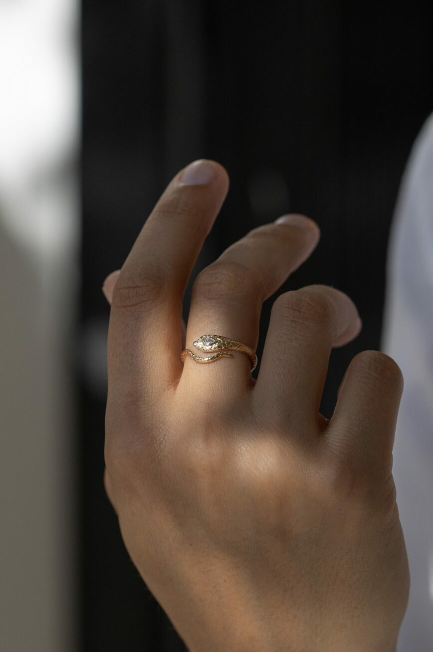 Gold ring sculpted cobra motif pear diamond white diamond accents Céline Daoust