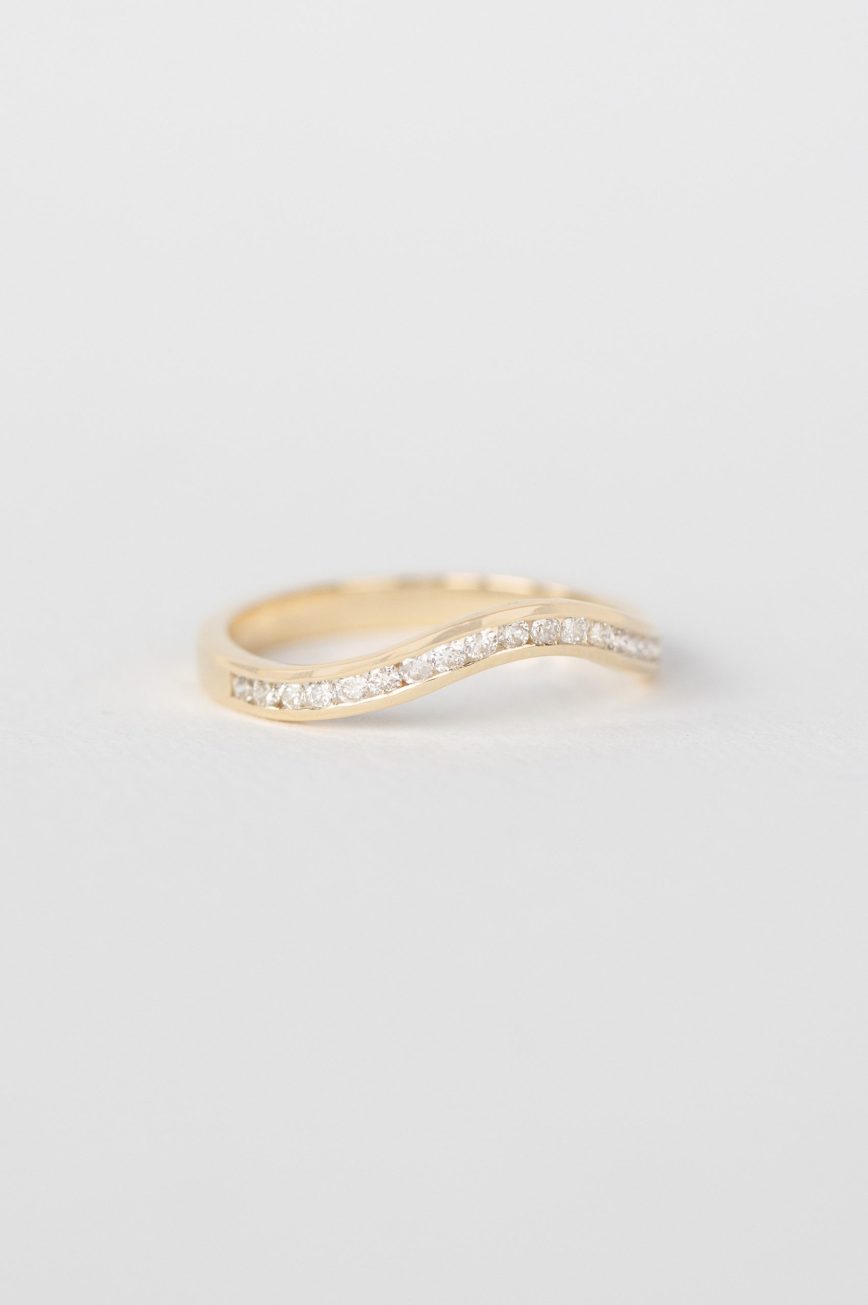 Gold wave ring pavé diamond rail setting curved band Céline Daoust
