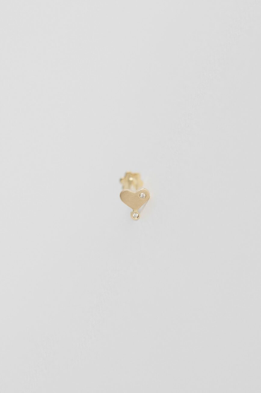 Yellow gold flat back piercing heart-shaped stud diamond accent Celine Daoust