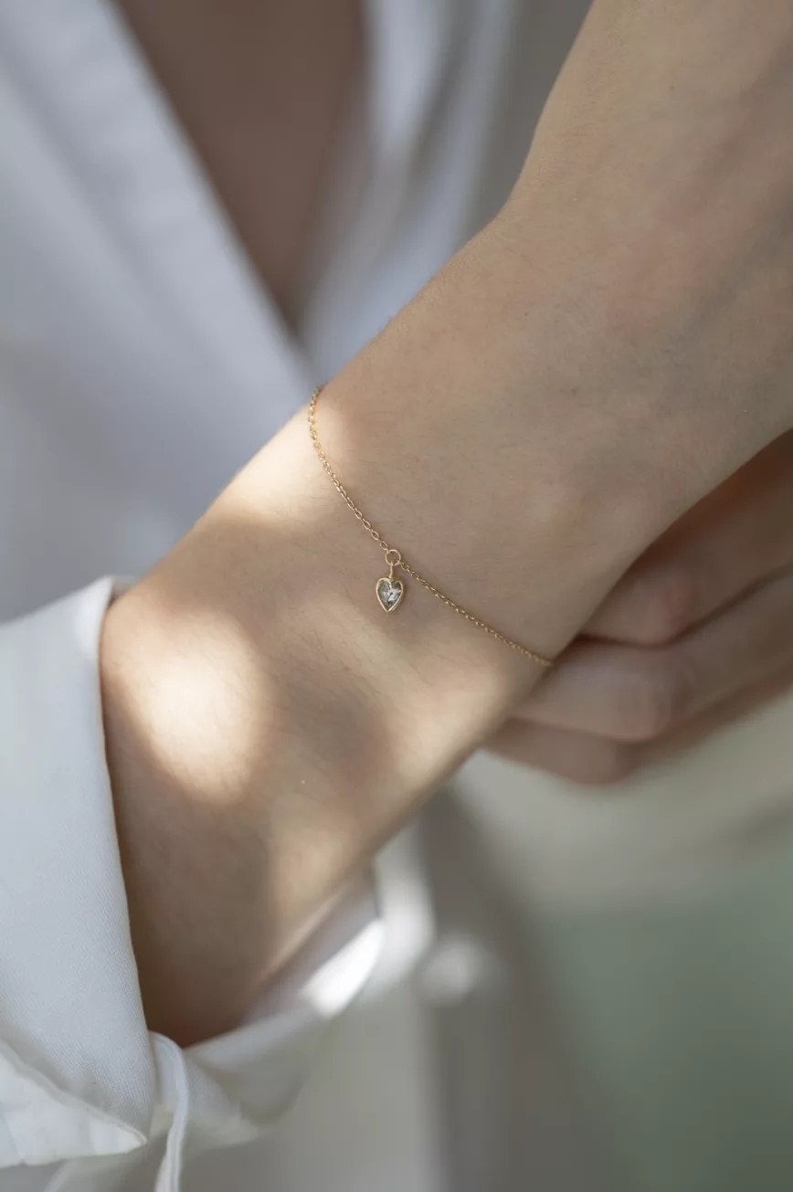 Fine gold chain bracelet champagne diamond heart bezel charm Céline Daoust
