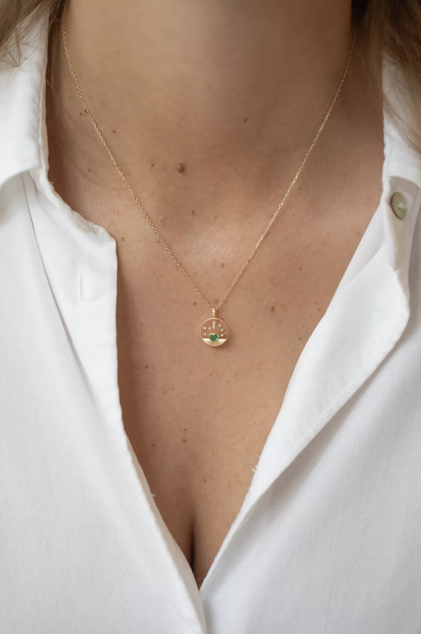 Gold necklace round open pendant heart-cut emerald center Céline Daoust