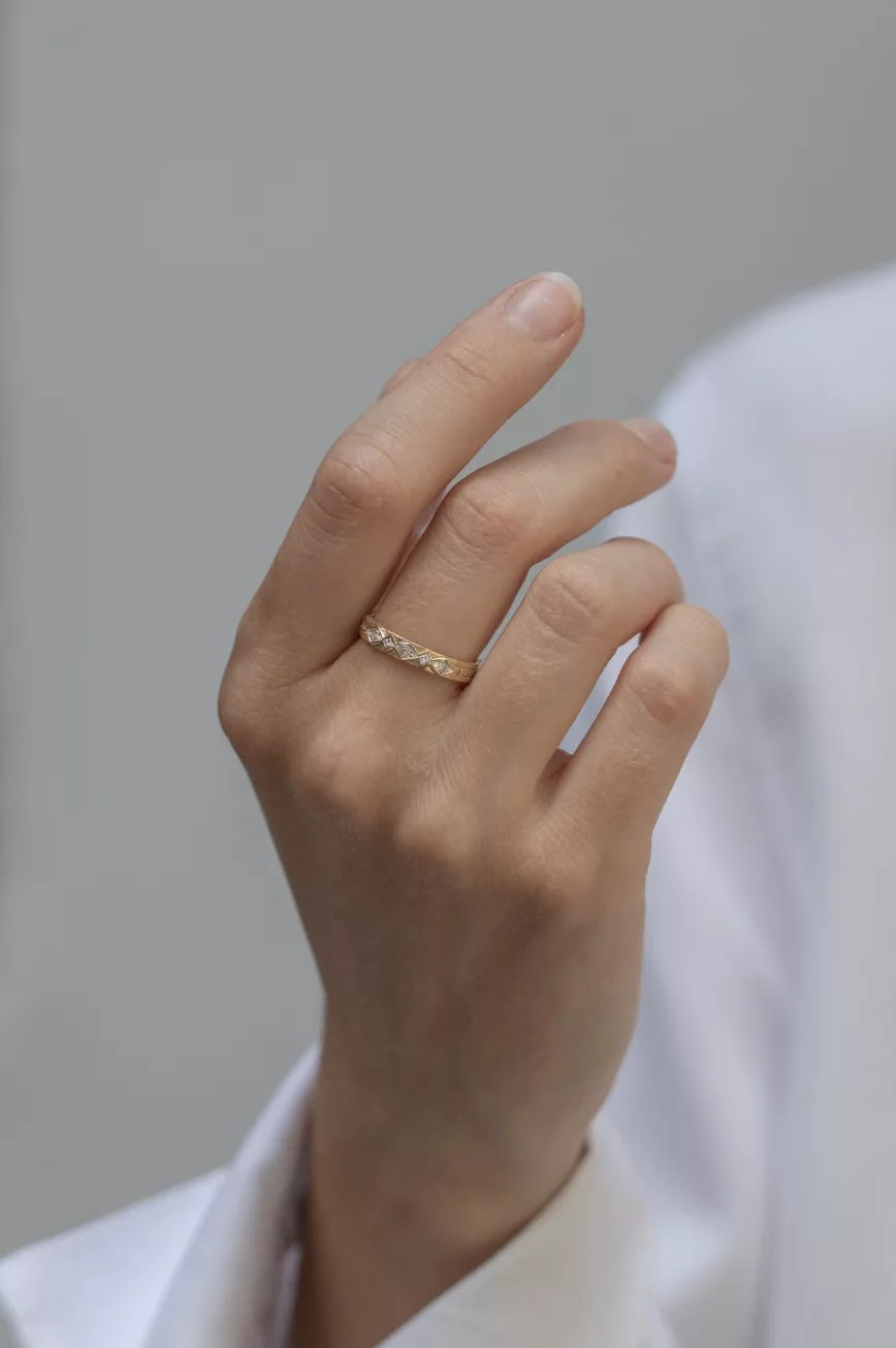 Yellow gold band ring multiple trillion-cut diamonds geometric setting Celine Daoust