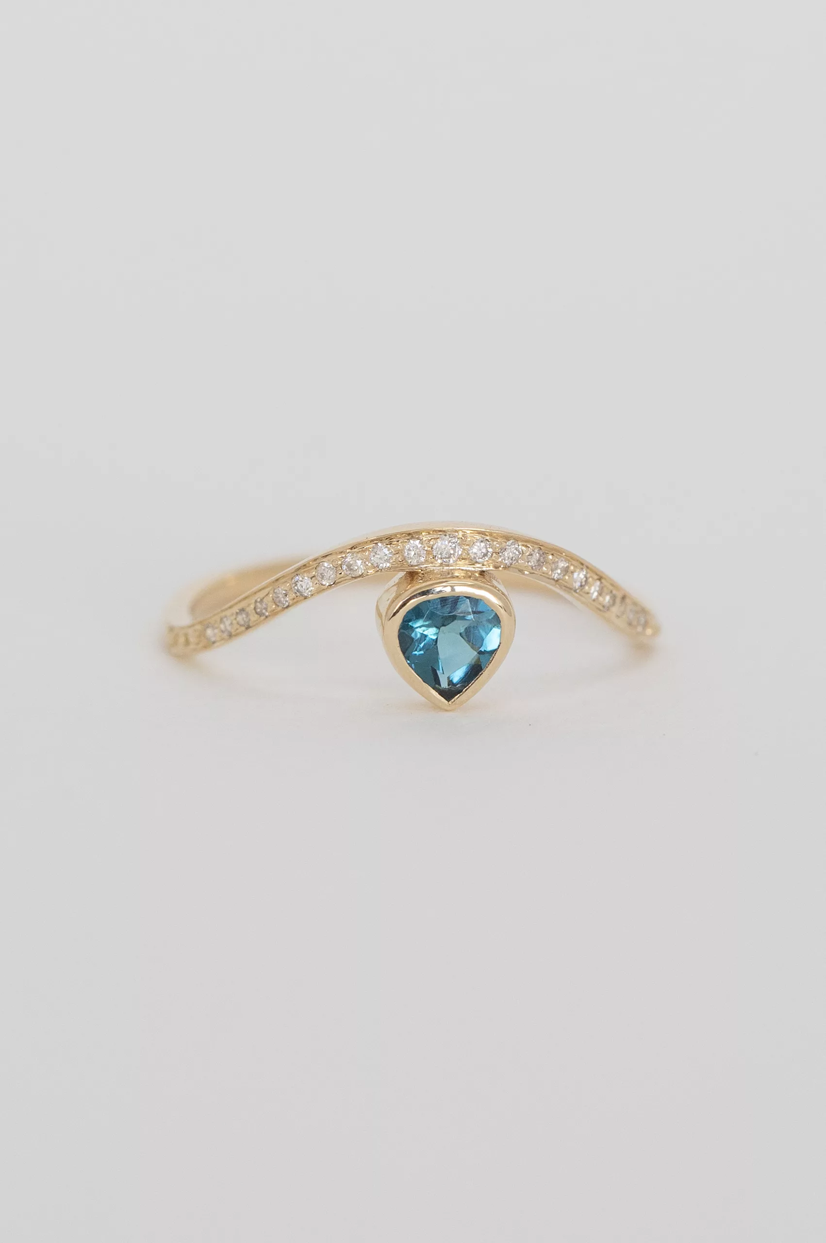 Gold wave ring heart-cut blue tourmaline pavé diamonds Céline Daoust