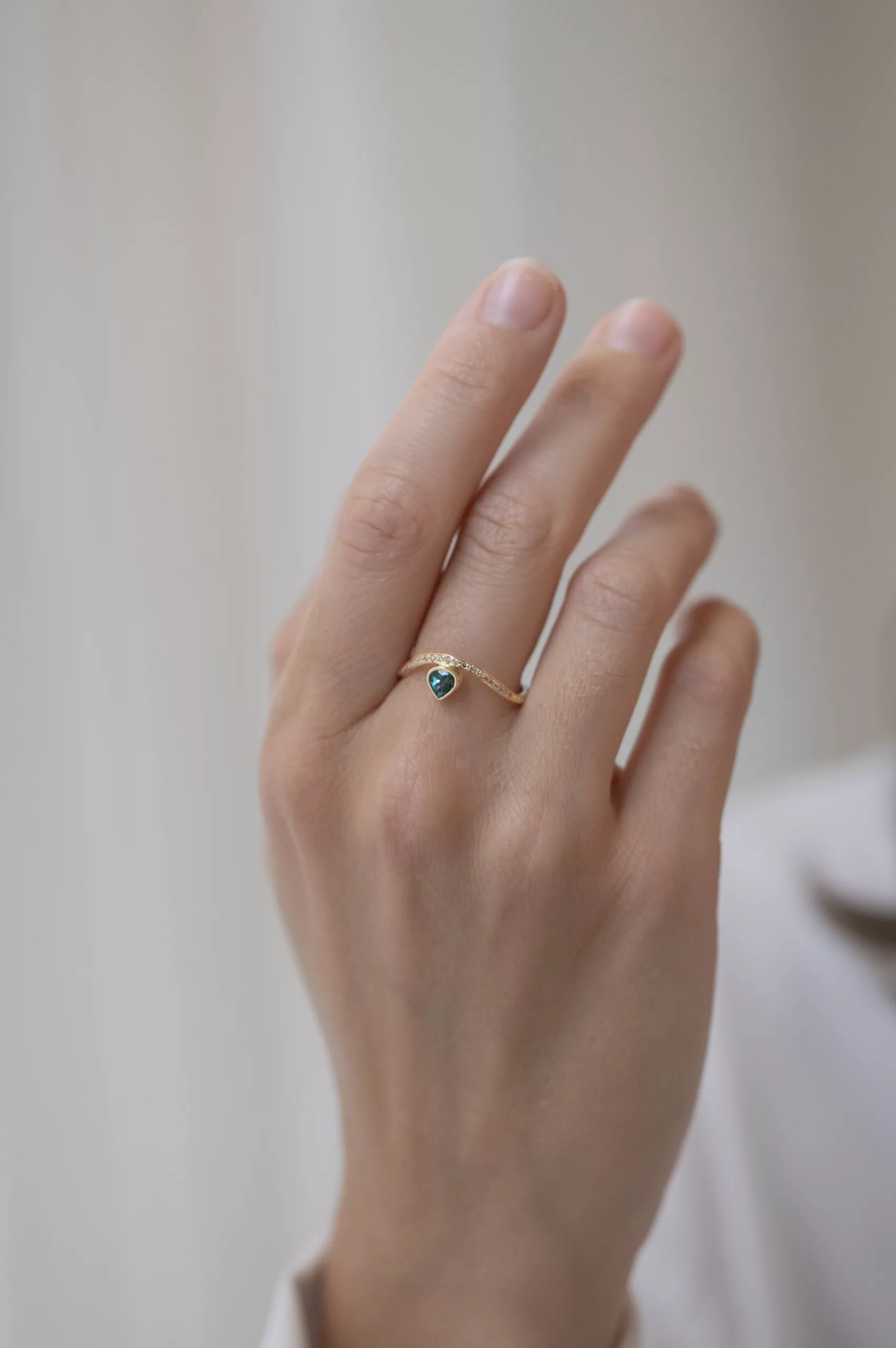Gold wave ring heart-cut blue tourmaline pavé diamonds Céline Daoust
