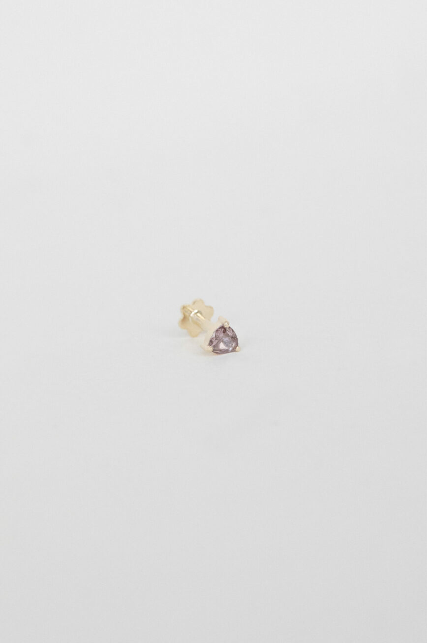 Gold stud piercing triangle-cut parme spinel Céline Daoust Parme Spinel Stud Piercing