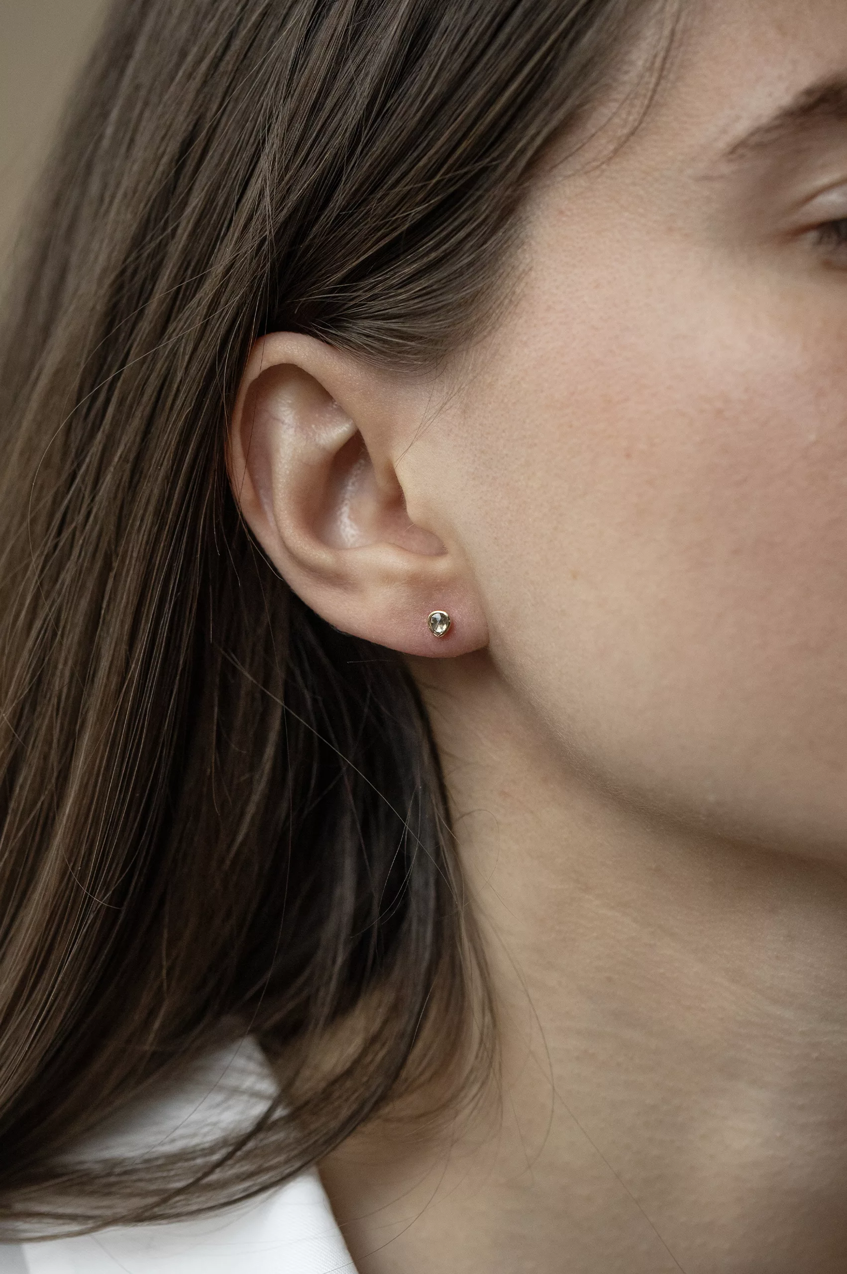 Yellow gold single stud earring freeform grey diamond slice bezel Celine Daoust