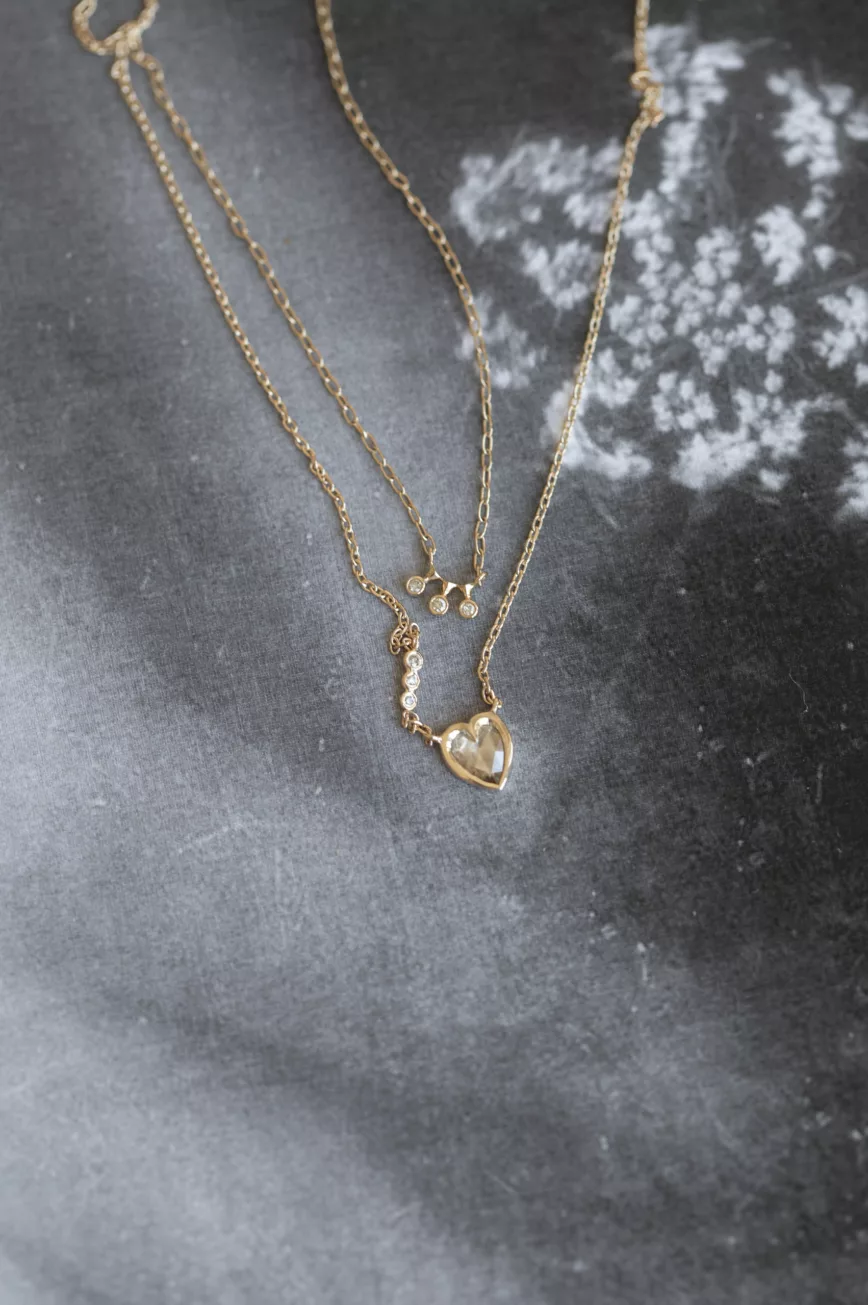 Gold necklace three diamonds bezel pendant delicate chain Céline Daoust with grey diamond heart and three diamonds chain neckalce